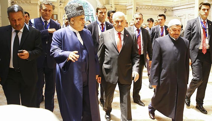 Başbakan Yıldırım cuma namazını Bakü'de kıldı