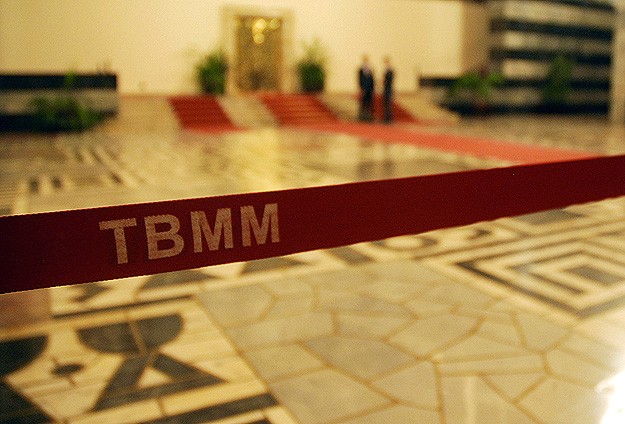 Yüce Divan oylaması ertelendi