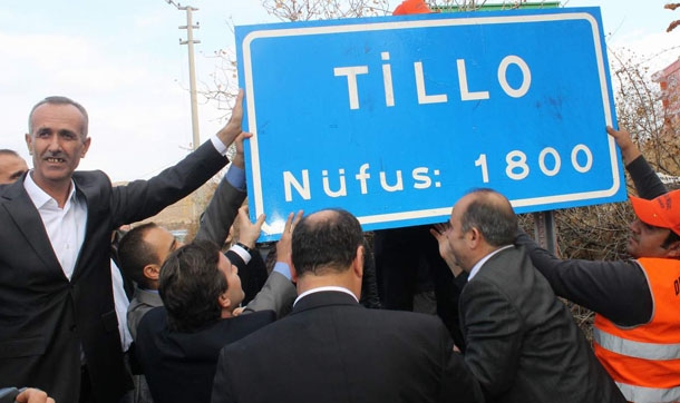 Dualar eşliğinde Aydınlar tabelasının yerine Tillo asıldı