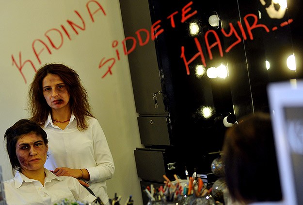Kadına şiddet en yakınından geldi