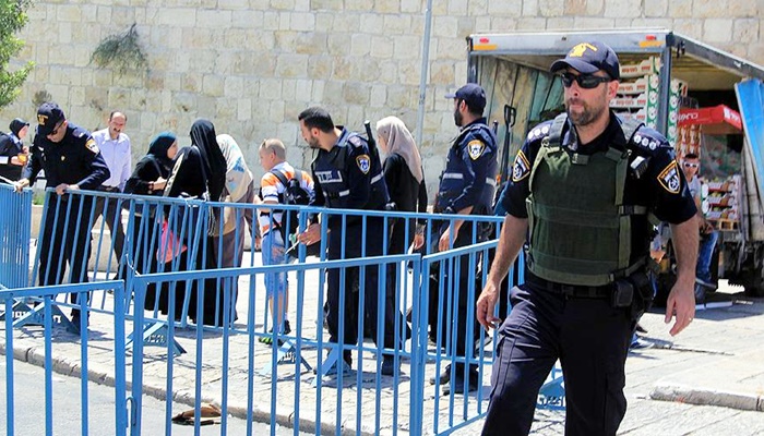 İsrail Mescid-i Aksa'da 10 kişiyi gözaltına aldı
