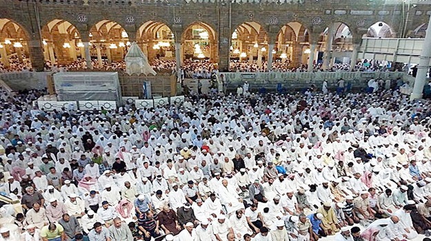 Kabe'de ilk teravih namazı kılındı