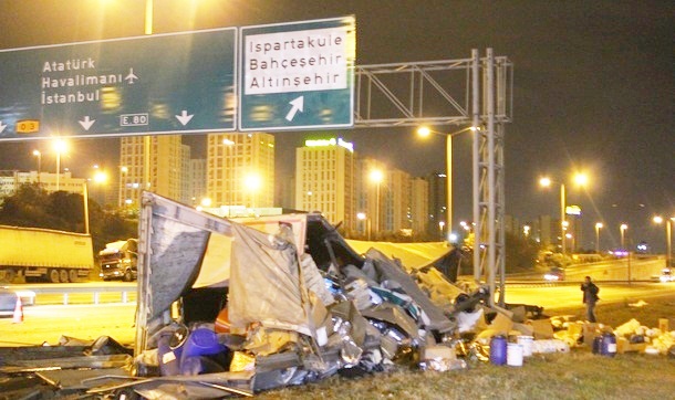 TEM'de arka arkaya TIR kazaları