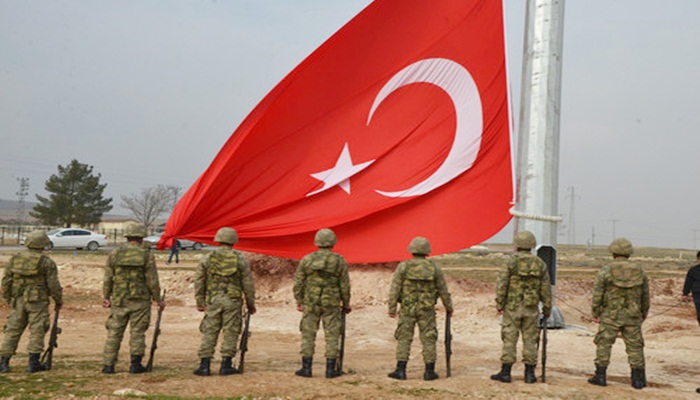 Kobani sınırına 100 metrekarelik dev bayrak çekildi