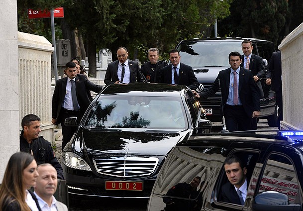 Erdoğan'dan kabir ziyareti