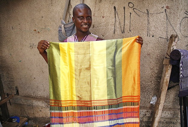 Senegal'in zenginlik ve statü sembolü 'dokuma peştamal'
