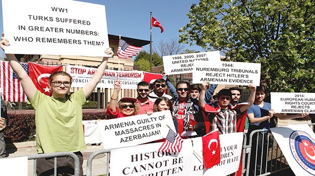 Türkler ve Ermeniler karşılıklı gösteri yaptı