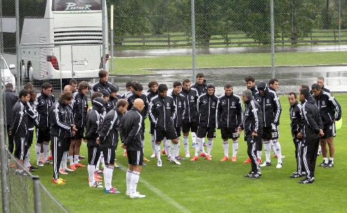 Beşiktaş, sağanak yağmur altında çalıştı