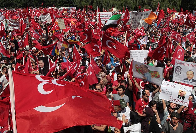 Almanya'da "Demokrasiye Saygı Mitingi"