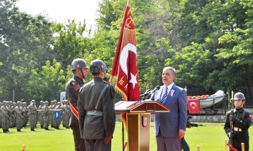 Cumhurbaşkanı Gül, Pınarhisar'da sancak teslimi törenine katıldı