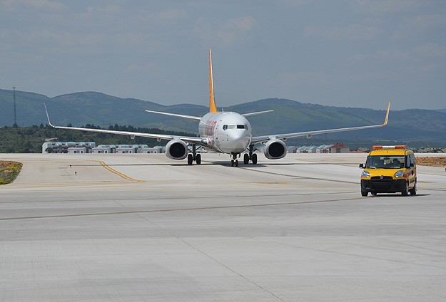 Kabin basıncı düşen yolcu uçağı zorunlu iniş yaptı