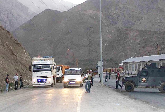 Diyarbakır'da yol kesen teröristler doktoru öldürdü