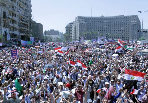 Mursi ''kararları'' askıya alabilir