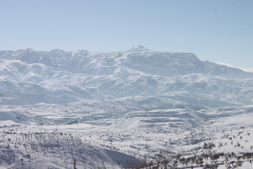 Cudi Dağı beyazlara büründü