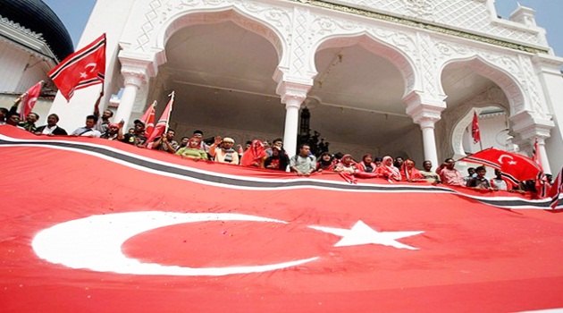 Açe'ye ''ay yıldızlı'' al bayrak