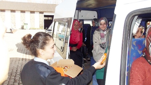 Polisler öğrencileri sinemaya götürdü