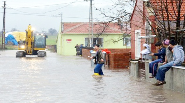 İstanbul ve İzmir'i su bastı