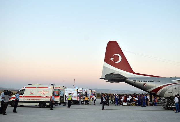 Yaralı Filistinliler uçakla Türkiye'ye getiriliyor