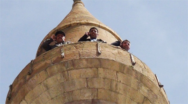 Cepten konuşabildikleri tek yer cami minaresi