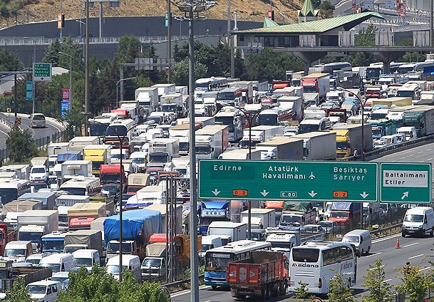 Avrupa'nın en yoğun trafiği İstanbul'da