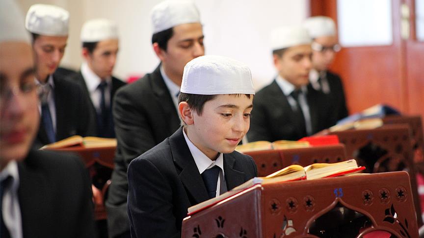Asker ve polisler için Fetih süresini okuyorlar