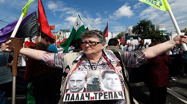 Rusya Günü'nde Putin'e karşı yürüdüler