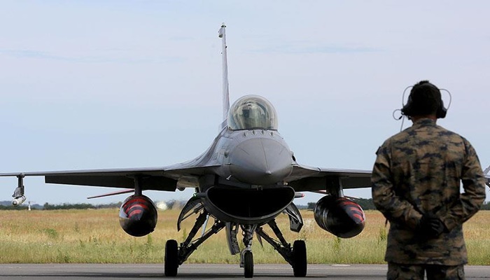 Rus jeti Amerikan keşif uçağıyla burun buruna geldi