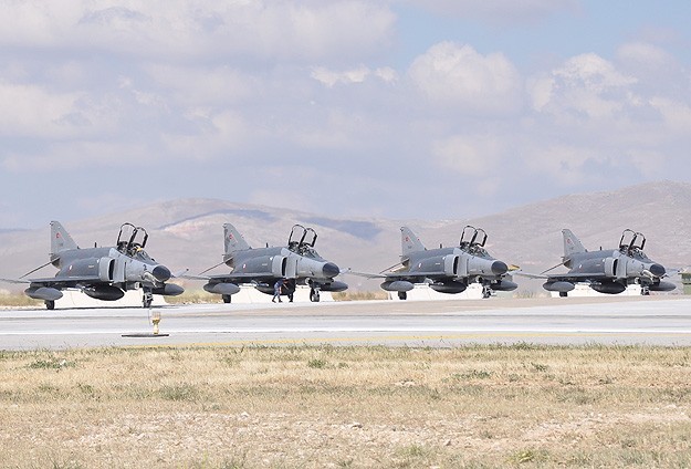 Malatya'da 2 savaş uçağı düştü