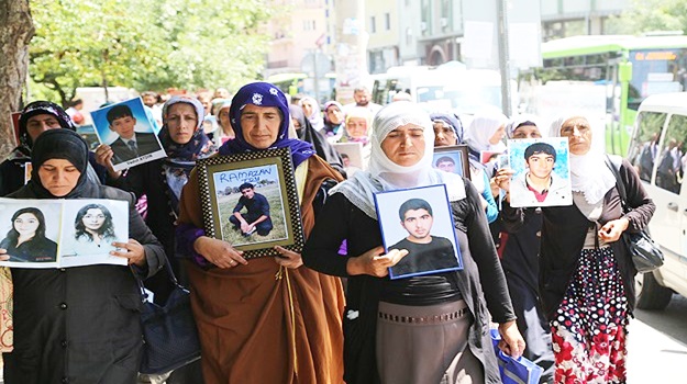 Belediyeye kadar yürüdüler