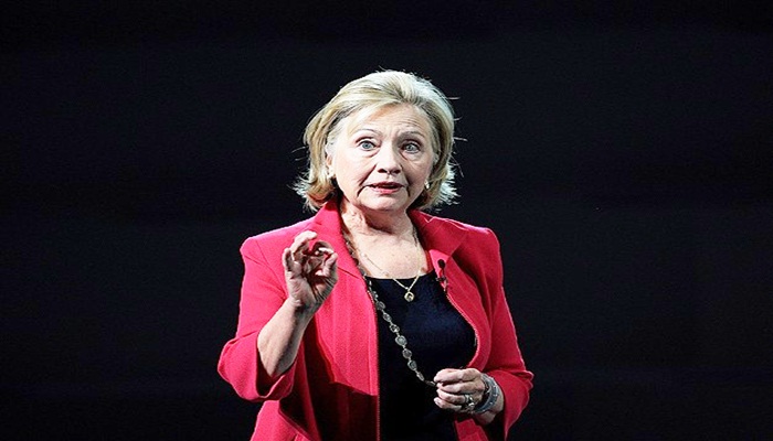 Clinton'un başı e-posta adresiyle dertte