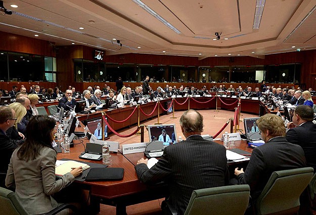 AB Akdeniz'de insan kaçakçılarına operasyon yapacak