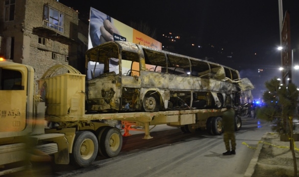 Afganistan'da askerleri taşıyan otobüse saldırı: En az 7 ölü