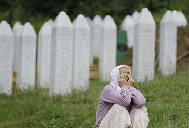 "Srebrenitsa anneleri" Papa'ya tepkili