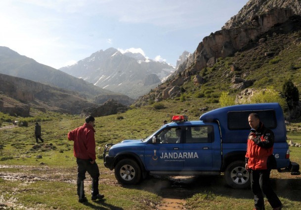Mahsur kalan dağcılara ulaşıldı