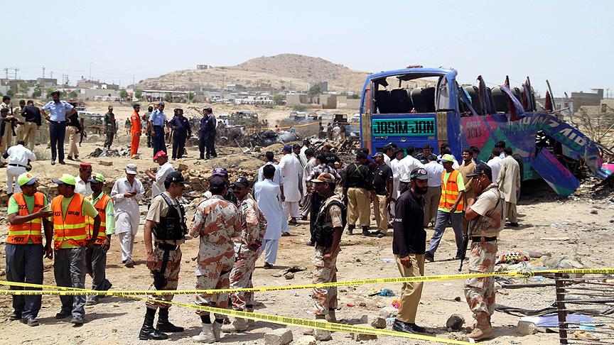 Pakistan'da trafik kazası: 19 ölü