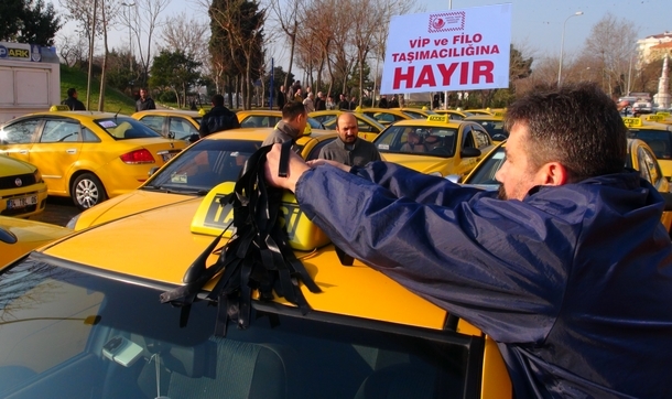Taksicilerden zam eylemi