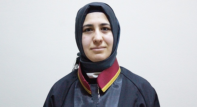 Başörtülü girince duruşma ertelendi