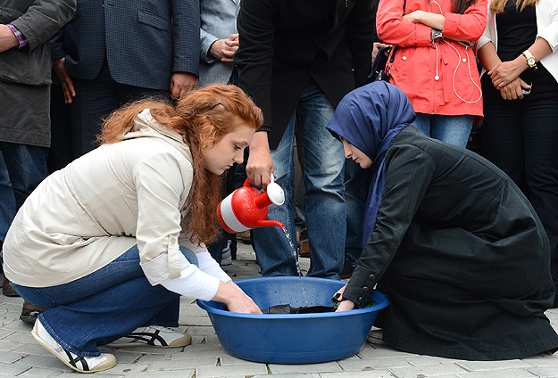 Feyzioğlu'na tepki için cübbe yıkadılar