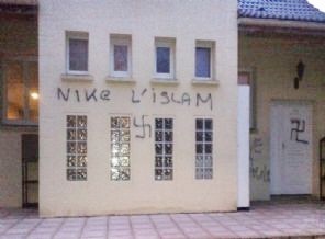 Malhause şehrindeki camiye saygısızlık