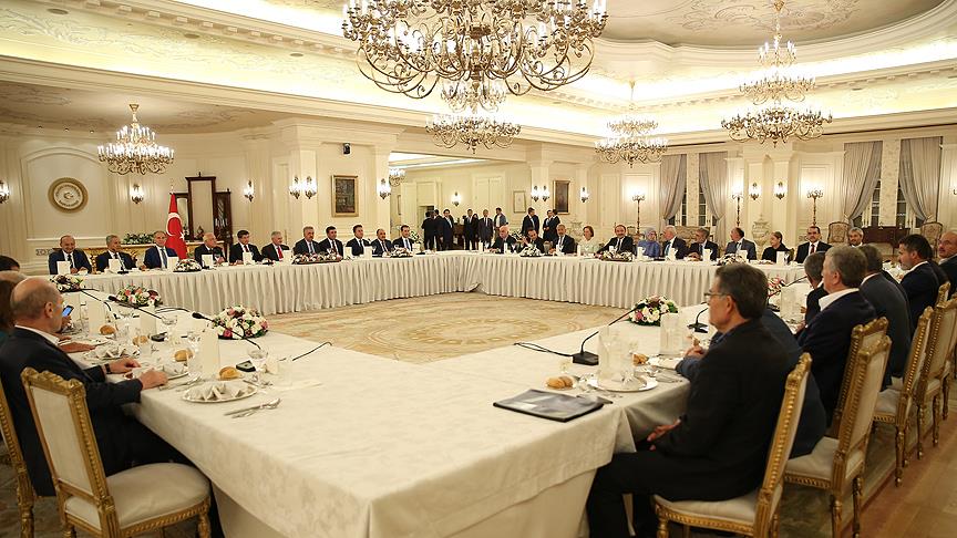Başbakan Yıldırım AK Parti'li eski bakanlarla buluştu