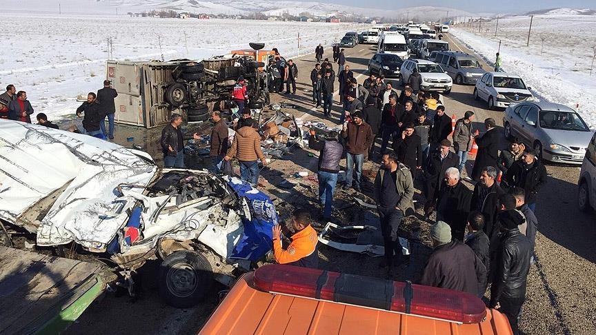 Erciş-Van karayolunda trafik kazası: 10 ölü