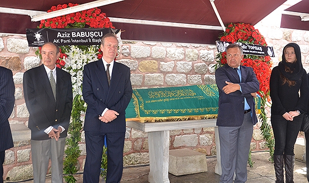 Abdülhamit'in torunu Neslişah Osmanoğlu toprağa verildi