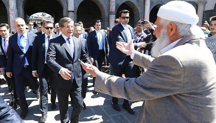 Başbakan Davutoğlu Diyarbakır'da ziyarete