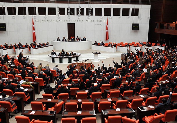Yasa dışı dinlemeler Meclis gündeminde