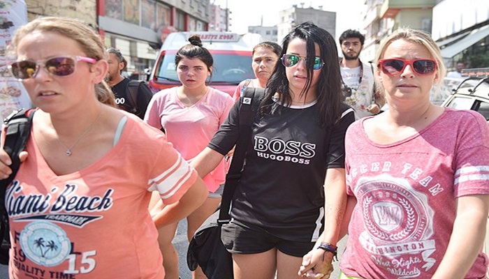 Norveçli genç kızlar ülkelerine dönüyor