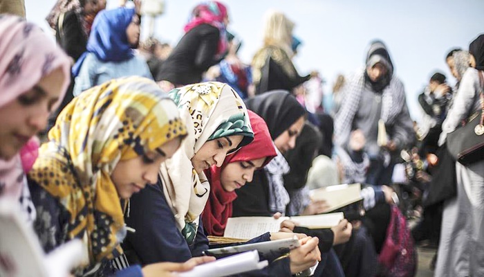 Filistinli gençlerden İsrail'in ihlallerine karşı 'kitap okuma zinciri'