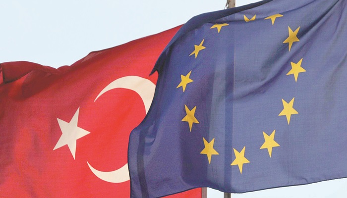 Türkiye'de AB üyeliğini destekleyenlerin sayısı düşüyor