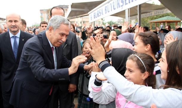 Arınç: Bir baba olarak söylüyorum, moral alanda geriye gidiş var