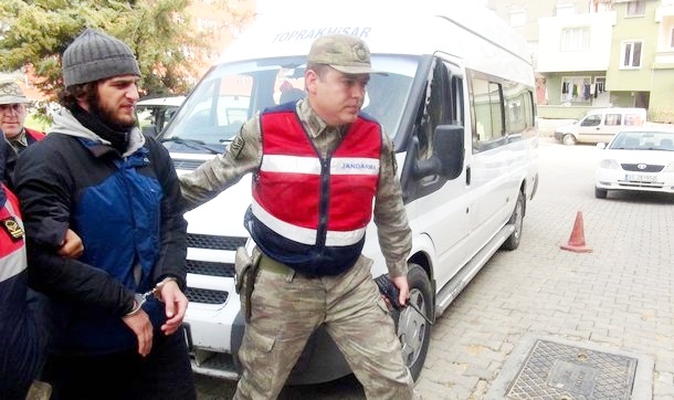 Hatay'da Glock marka silahla yakalanan iki Rus adliyeye sevk edildi