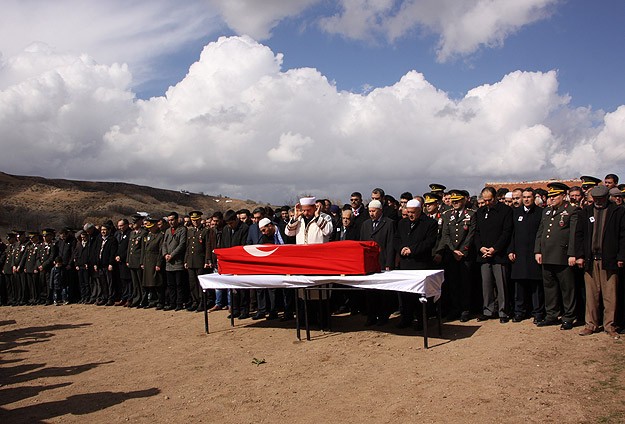Şehit askerler toprağa verildi